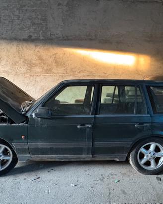 Range Rover P38 DSE demolito per ricambi