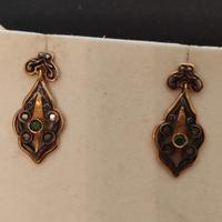 Orecchini in stile antico con diamanti e smeraldi