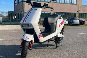 Eurocka Scooter Elettrico Nuovo 50cc A9