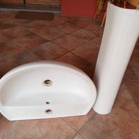 Lavandino con colonna