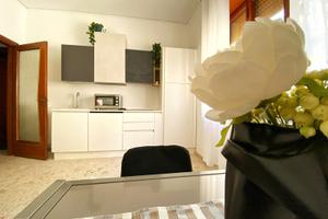 Bilocale arredato sul Corso di Salerno