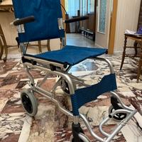 Sedia a rotelle pieghevole