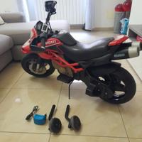 pegperego ducati hypermotard elettrica 2 velocità