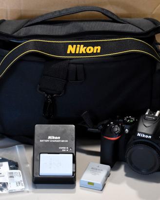 Nikon D5600 Reflex 24MP 2batt 800scatti sd64GB
