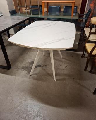 Tavolo in gres bianco allungabile 