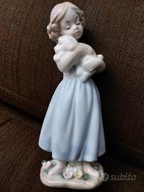 morena girl holding puppy 