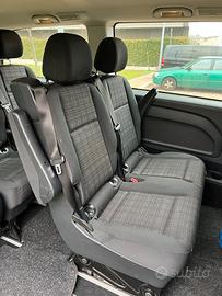 una fila panca sedili da due posti Mercedes vito