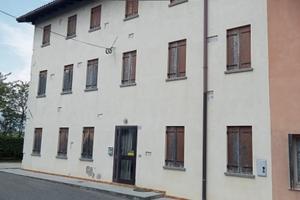 Ampia casa di testa con 2 unità abitative