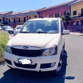 MAHINDRA "QUANTO" 4X4 C8 4WD- GIUSEPPE