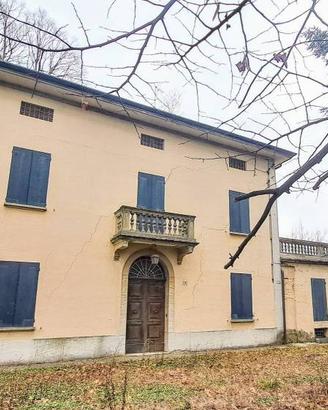 Villa di 438 m² con più di 5 locali e box auto dop