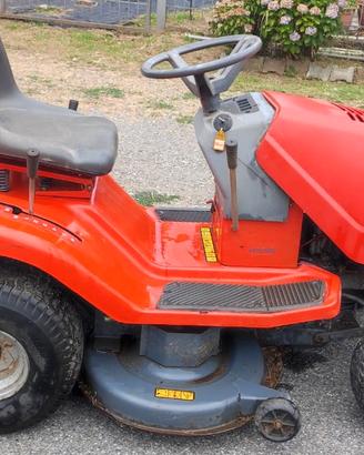 trattorino tagliaerba oleomac HP 15 