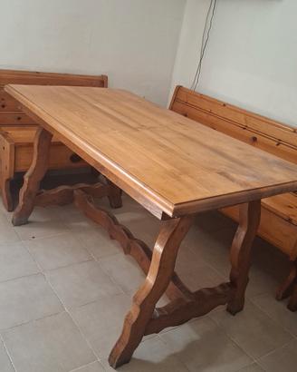 tavolo con cassapanca