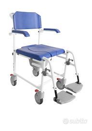 Sedia a rotelle specifica per utilizzo in bagno