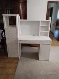 scrivania bianca Ikea 