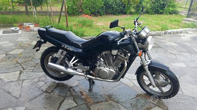 Suzuki VX 800 nera 