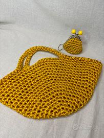 Borsa e portachiavi oro abbinati uncinetto