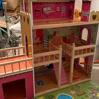 Casa delle bambole in legno