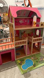 Casa delle bambole in legno