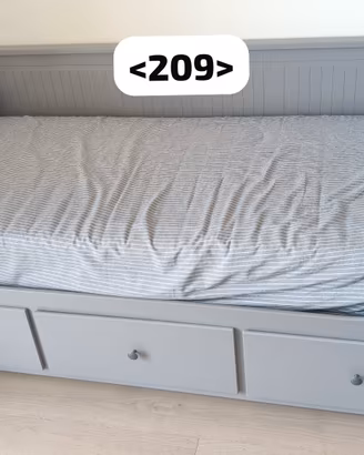 Divano letto + Matrimoniale + 3 cassetti 