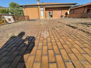 CASA SEMINDIPENDENTE A BAGNATICA
