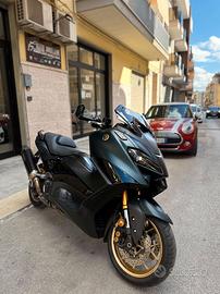 T MAX 560 TECH MAX AKRAPOVIC