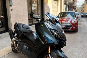 T MAX 560 TECH MAX AKRAPOVIC
