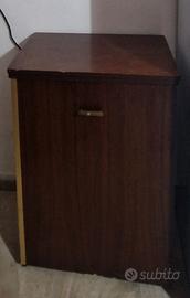 Mobili in legno di noce