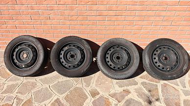 Gomme invernali + cerchi lamiera Yaris 4 fori