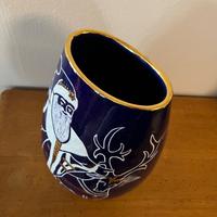 Vaso tornito e decorato a mano