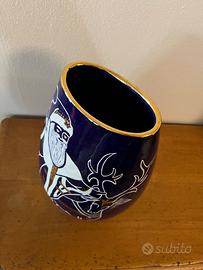 Vaso tornito e decorato a mano
