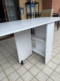 Tavolo richiudibile salva spazio