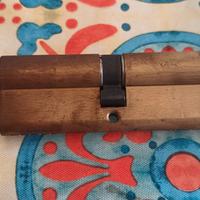 serratura porta in legno