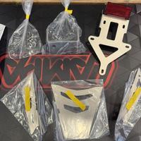 PORTA TARGA SPORTIVO AK 550