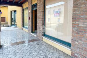 NEGOZIO A QUINZANO D'OGLIO