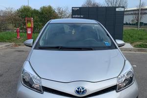 Toyota yaris 1.5 ibrido SOLO PER EXPORT