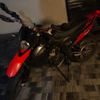 moto 125 Malaguti xsm. 2018