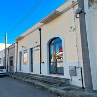 Locale commerciale già adibito bar ristorante pizz