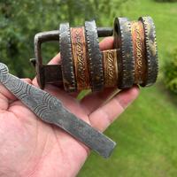 Antico lucchetto a slitta decorato con chiave