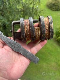 Antico lucchetto a slitta decorato con chiave