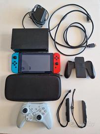 Nintendo Switch con accessori e custodia