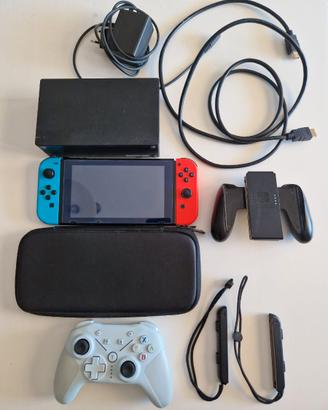 Nintendo Switch con accessori e custodia