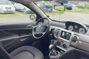 lancia y del 2010
