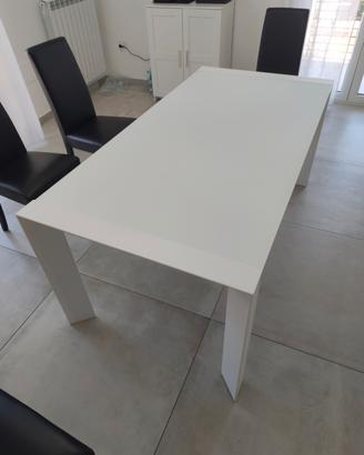 Tavolo da cucina bianco opaco con vetro