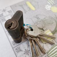 Cilindro per serratura di porte e portoncini Cisa.