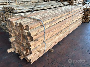 Pali torniti in larice