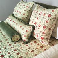 Cuscini e tessuto Arjumand di Idarica Gazzoni