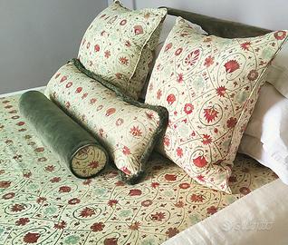 Cuscini e tessuto Arjumand di Idarica Gazzoni