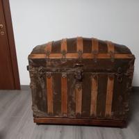 Antico baule bombato in legno e ferro – fine ‘800