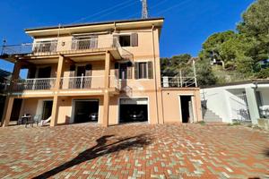 CASA SEMINDIPENDENTE A IMPERIA