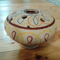 Fioriera a bolla in ceramica dipinta a mano